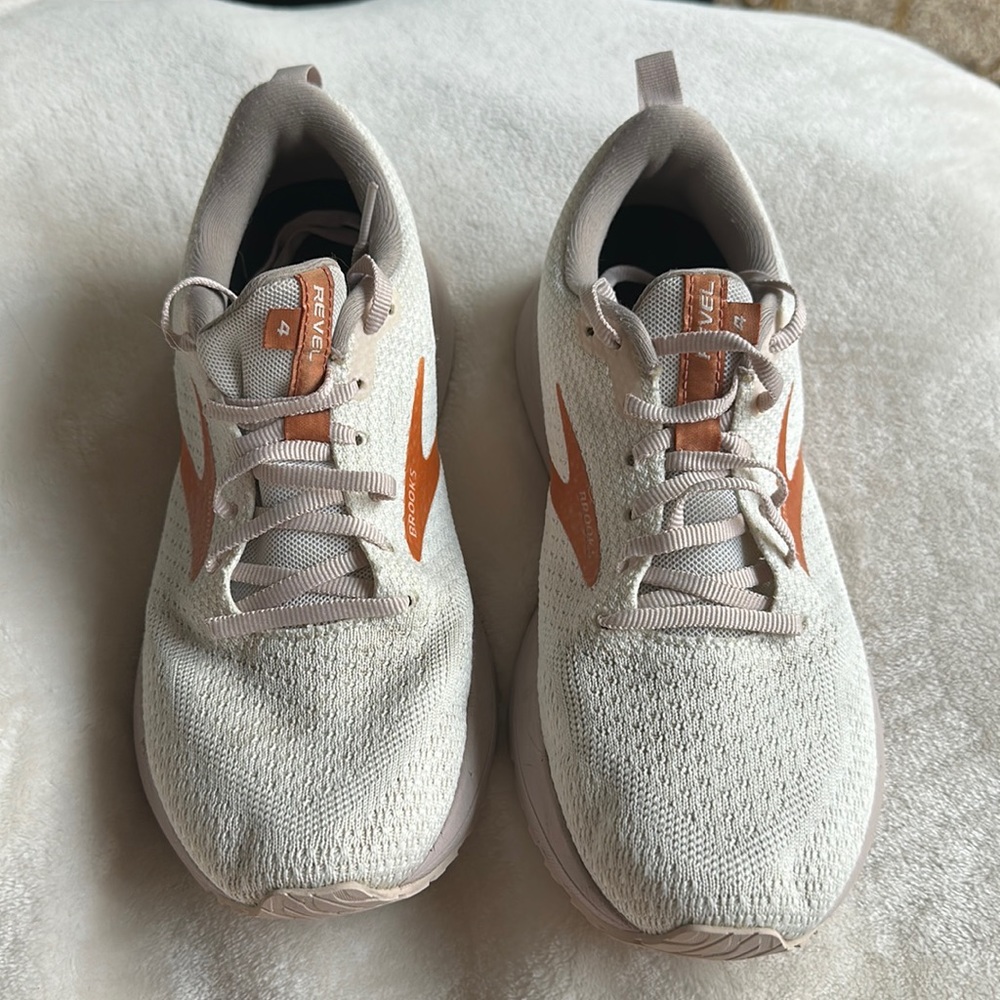 Brooks Revel 4
